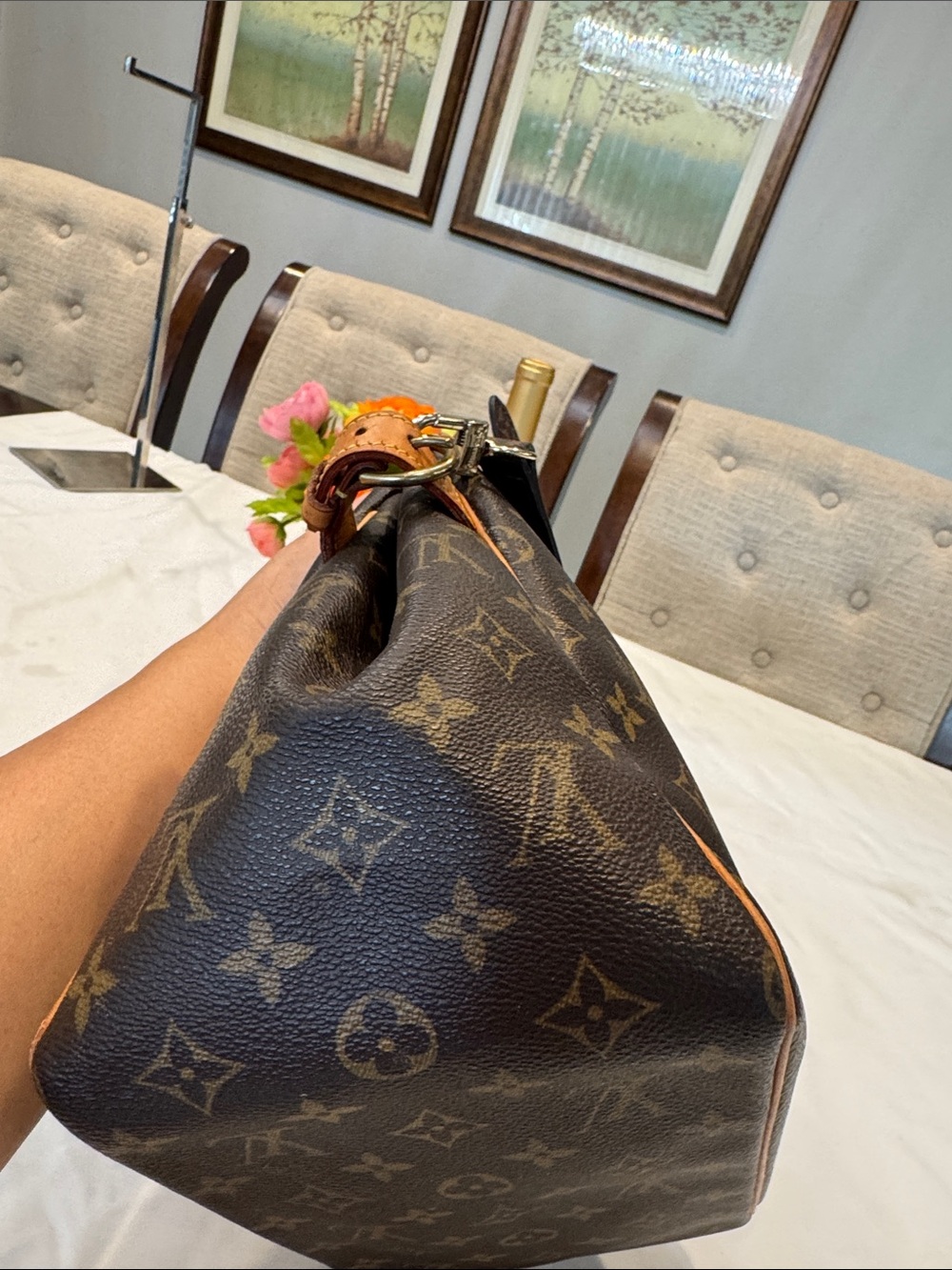 Authentic Louis Vuitton PM Batignolles bag in iconic monogram canvas - Picture 5 of 16
